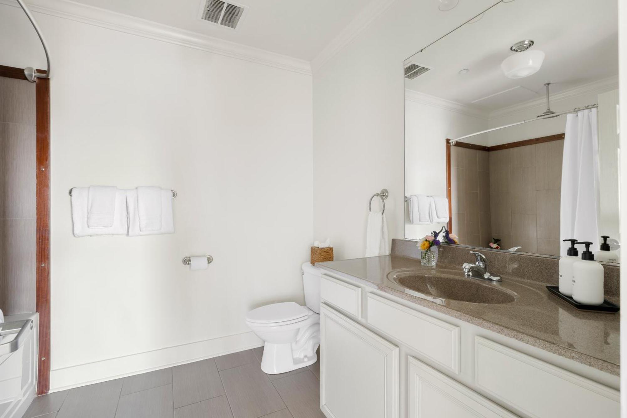 Regatta Inn - Adults Only Фоли Бич Экстерьер фото