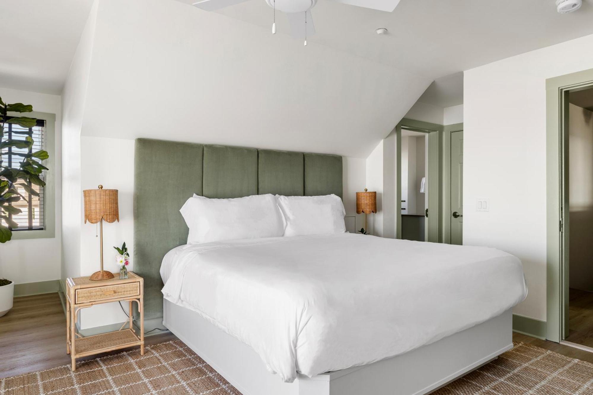 Regatta Inn - Adults Only Фоли Бич Экстерьер фото